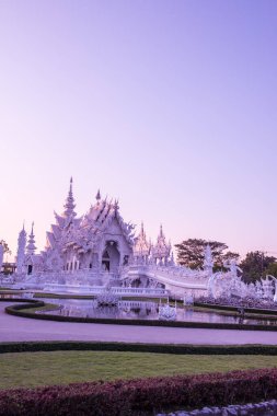 Tayland 'ın Chiang Rai bölgesindeki Rong Khun tapınağı..