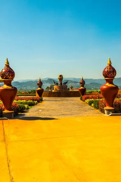 Prayodkhunpol 'deki güzel çeşme Wiang Kalong Tapınağı, Tayland.