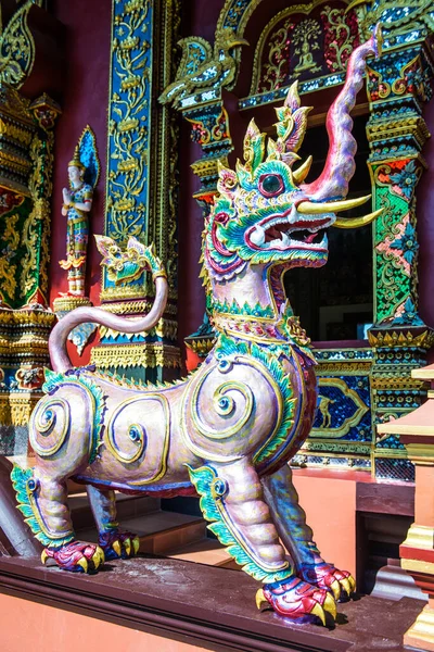 Himmapan hayvan heykeli Prayodkhunpol Wiang Kalong Tapınağı, Tayland.