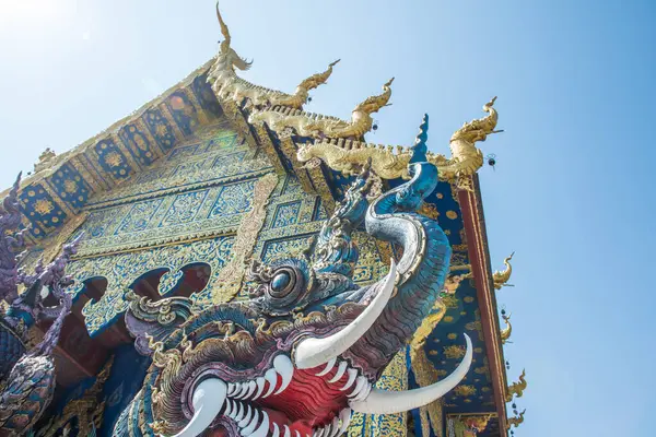 Tayland 'ın Chiang Rai bölgesindeki Rong Sua 10 tapınağı..