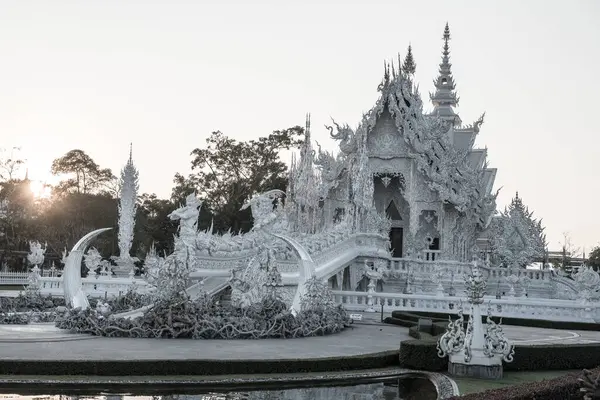 Tayland 'ın Chiang Rai bölgesindeki Rong Khun tapınağı..