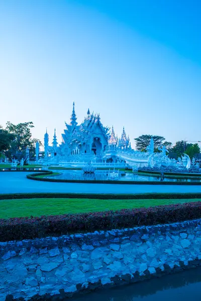 Tayland 'ın Chiang Rai bölgesindeki Rong Khun tapınağı..