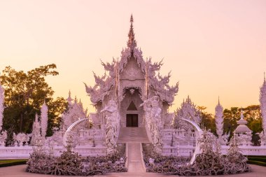 Tayland 'ın Chiang Rai bölgesindeki Rong Khun tapınağı..