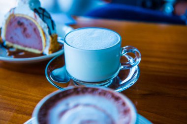 Bir fincan sıcak süt, Tayland.