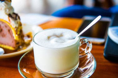 Bir fincan sıcak süt, Tayland.