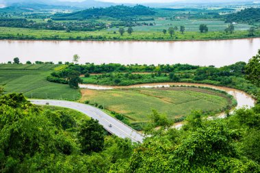 Tayland 'ın Chiang Saen şehrindeki Mekong nehrinin en üst manzarası..