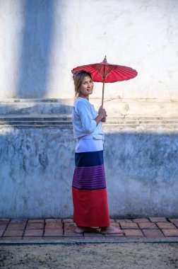 Lanna tarzı geçmişi olan Taylandlı kadın, Chiang Mai.