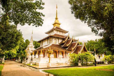 Tayland 'ın Chiangmai eyaletindeki Darabhirom Ormanı Manastırı' ndaki Lanna tarzı kilise..