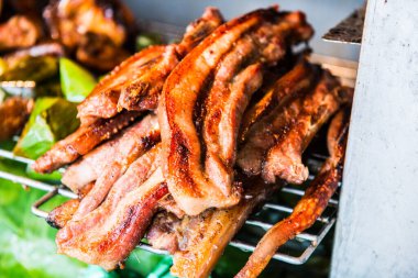 Izgarada kızartılmış domuz boynu, Tayland.