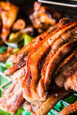 Izgarada kızartılmış domuz boynu, Tayland.