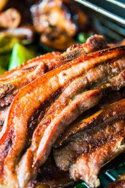 Izgarada kızartılmış domuz boynu, Tayland.