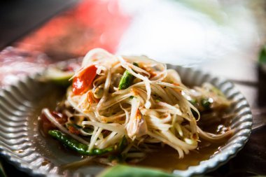 Papaya salatası veya Som Tum, Tayland.