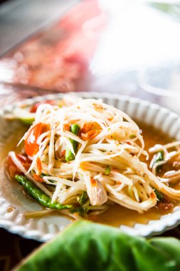 Papaya salatası veya Som Tum, Tayland.