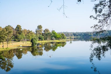 Tayland 'ın Chiangmai ilindeki Huay Tueng Tao gölünün manzara manzarası.
