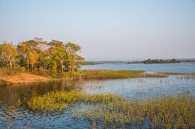 Mae Tam rezervuarının manzara görüntüsü, Tayland.