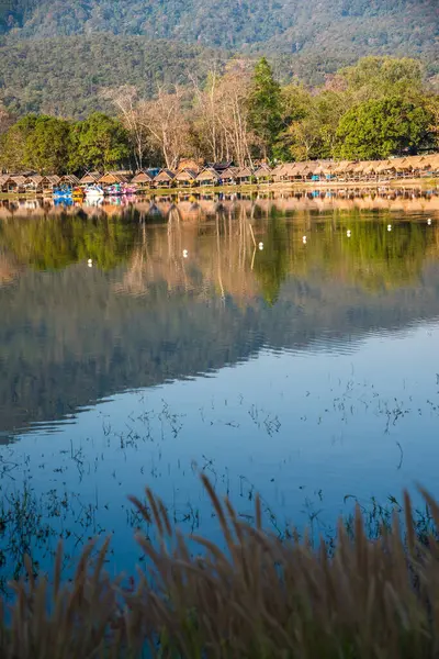 チェンマイ県のHuay Tueng Tao湖の風景ビュー — ストック写真