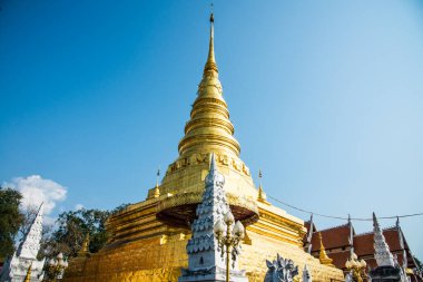 Tayland 'daki Phra Chae Haeng tapınağında..