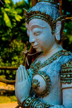 Tanrı heykeli yenileniyor, Tayland.