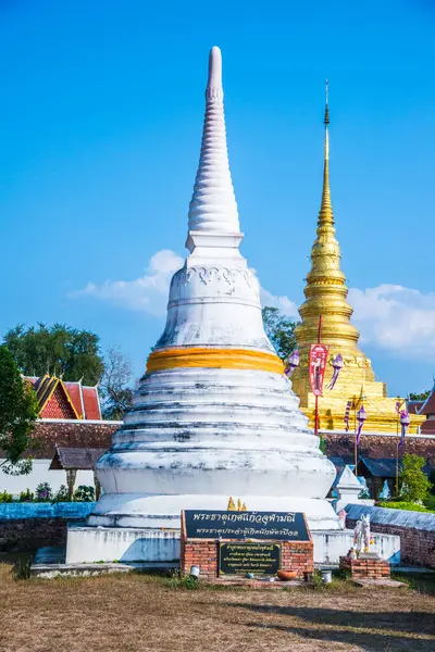 Золотая Пагода Храме Пхра Тхэ Хэн Таиланд — стоковое фото