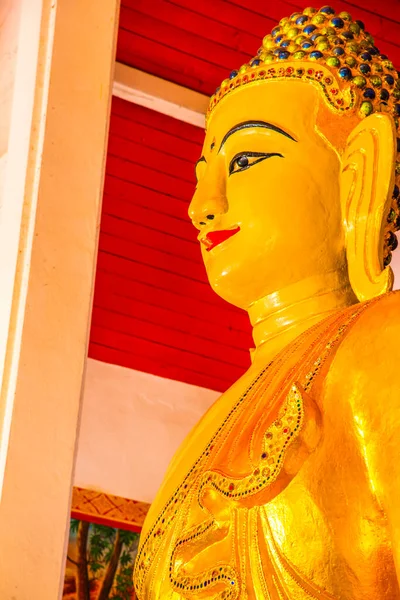 Hermosa Buda Blanca Hua Wiang Tai Templo Tailandia —  Fotos de Stock