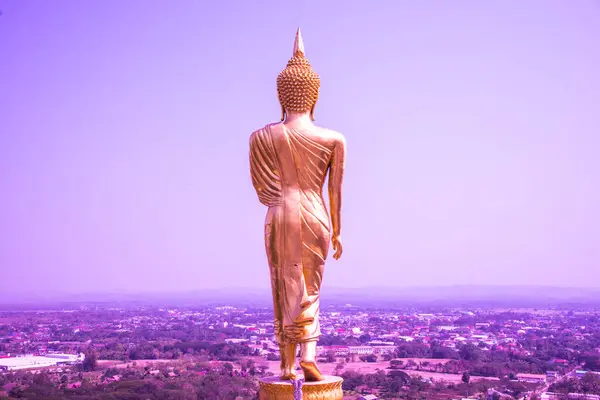Kráčející Zlatá Socha Buddhy Chrámu Phra Khao Noi Thajsko — Stock fotografie