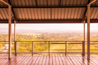 Mae Ngat Somboon Barajı, Tayland 'daki huzur evi manzaralı..