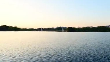 Nakhon Sawan 'daki Utthayan Sawan' da Sunset 'in 4K Timelapse Videosu.