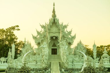 Tayland 'ın Chiang Rai bölgesindeki Rong Khun tapınağı..