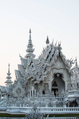 Tayland 'ın Chiang Rai bölgesindeki Rong Khun tapınağı..