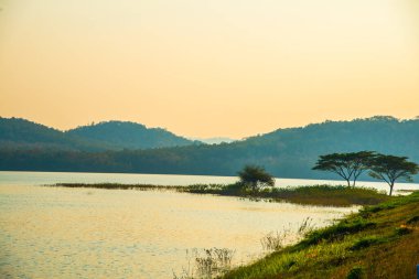 Mae Tam rezervuarının manzara görüntüsü, Tayland.