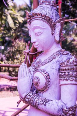 Tanrı heykeli yenileniyor, Tayland.