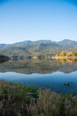 Tayland 'ın Chiangmai ilindeki Huay Tueng Tao gölünün manzara manzarası.