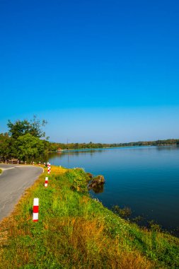 Tayland 'ın Chiangmai ilindeki Huay Tueng Tao gölünün manzara manzarası.