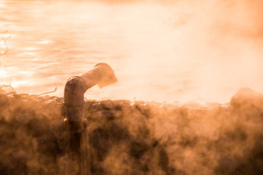 Tayland 'daki Sankamphaeng kaplıcalarından gelen sıcak su..