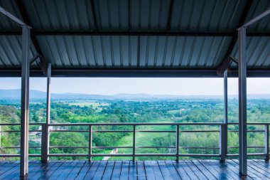 Mae Ngat Somboon Barajı, Tayland 'daki huzur evi manzaralı..