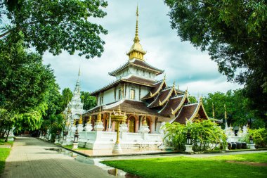 Tayland 'ın Chiangmai eyaletindeki Darabhirom Ormanı Manastırı' ndaki Lanna tarzı kilise..