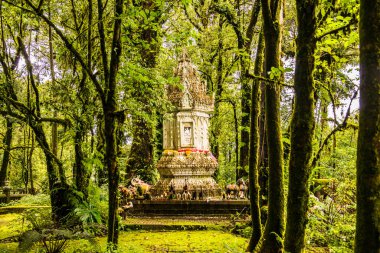 Doi Inthanon Ulusal Parkı 'ndaki Kral Inthanon Anıt Tapınağı, Tayland.