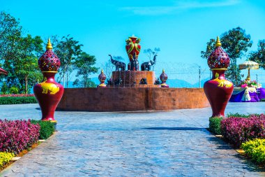 Prayodkhunpol 'deki güzel çeşme Wiang Kalong Tapınağı, Tayland.