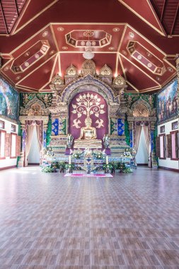 Prayodkhunpol 'deki güzel Buda heykeli Wiang Kalong Tapınağı, Tayland.