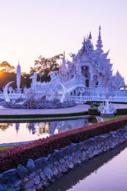 Tayland 'ın Chiang Rai bölgesindeki Rong Khun tapınağı..