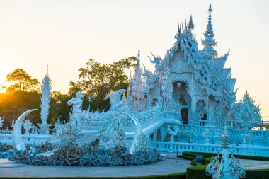 Tayland 'ın Chiang Rai bölgesindeki Rong Khun tapınağı..