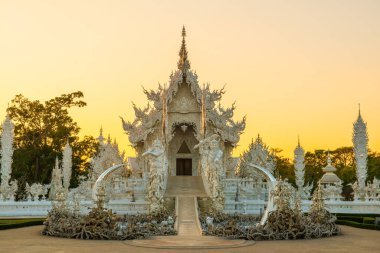 Tayland 'ın Chiang Rai bölgesindeki Rong Khun tapınağı..