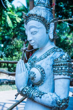 Tanrı heykeli yenileniyor, Tayland.