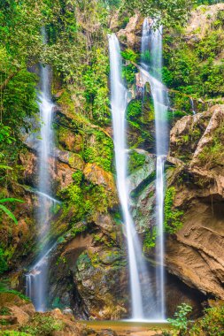 Tayland 'ın Chiangmai ilinde Mork Fa şelalesi.