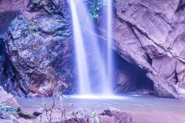 Tayland 'ın Chiangmai ilinde Mork Fa şelalesi.
