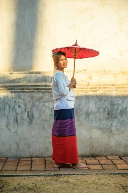 Lanna tarzı geçmişi olan Taylandlı kadın, Chiang Mai.