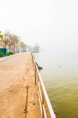 Kwan Phayao Gölü kış mevsiminde, Tayland.