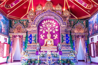 Prayodkhunpol 'deki güzel Buda heykeli Wiang Kalong Tapınağı, Tayland.