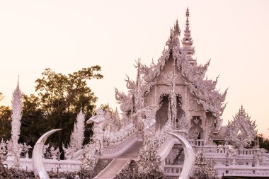 Tayland 'ın Chiang Rai bölgesindeki Rong Khun tapınağı..