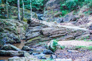 Mork Fa şelalesinin manzarası, Tayland.